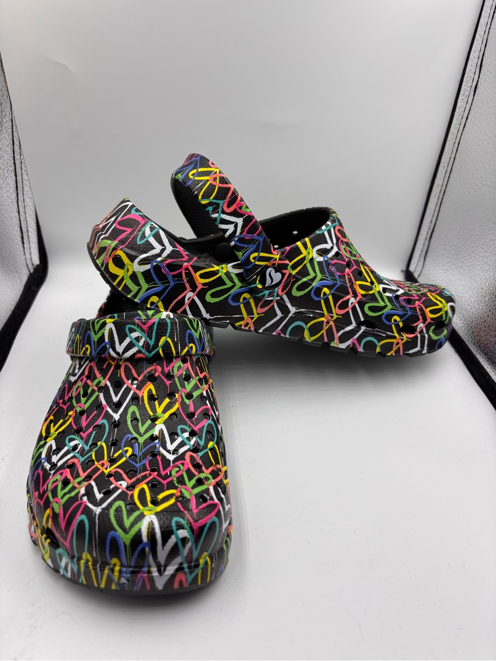💜💛💚NWT Skechers x JGoldcrown collab #lovewall foamies! RARE!❤️💙